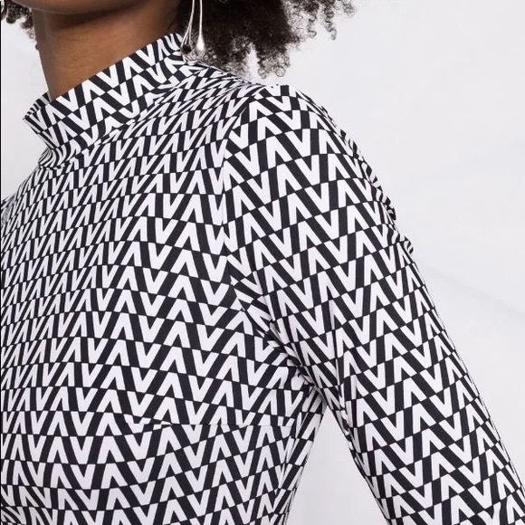 Valentino long sleeve top size S 🖤